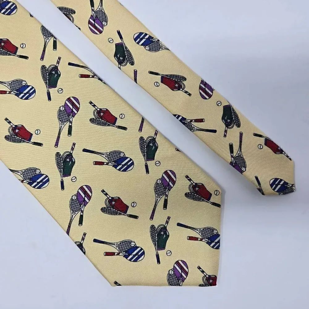 RIVETZ OF BOSTON SILK TIE CREAM RED TENNIS THEME PATTERN SMOOTH 4" X 58" NEW